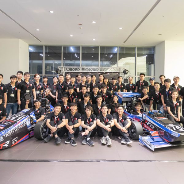 車輛工程系-台北科大學生方程式賽車隊創全台第一輛單體式座艙賽車