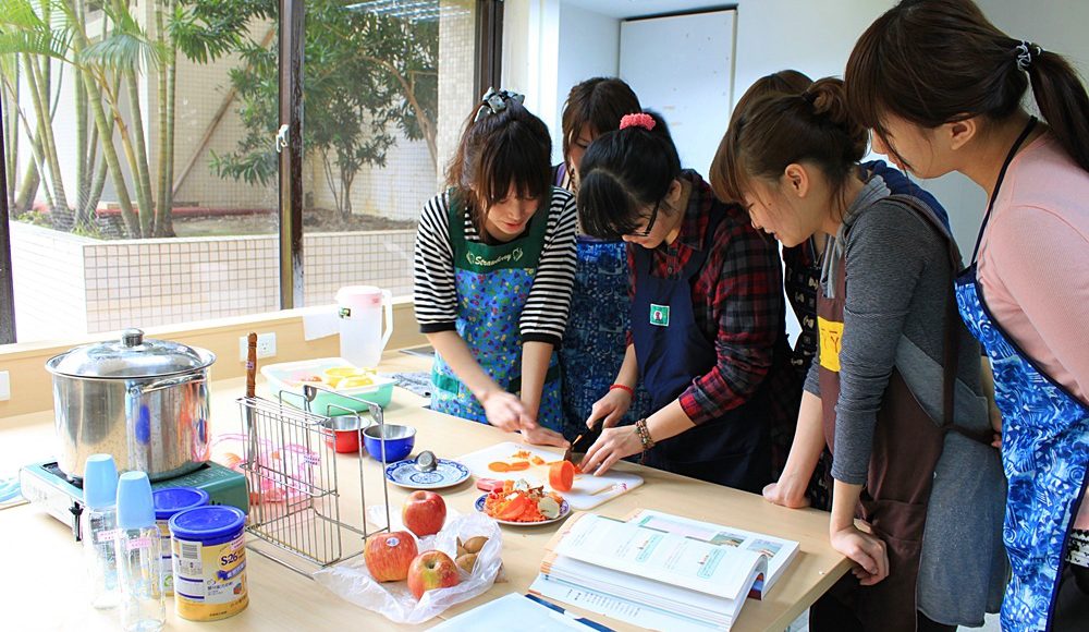 長庚科技大學_4_幼保系學生於保母教室練習情況(1020413)
