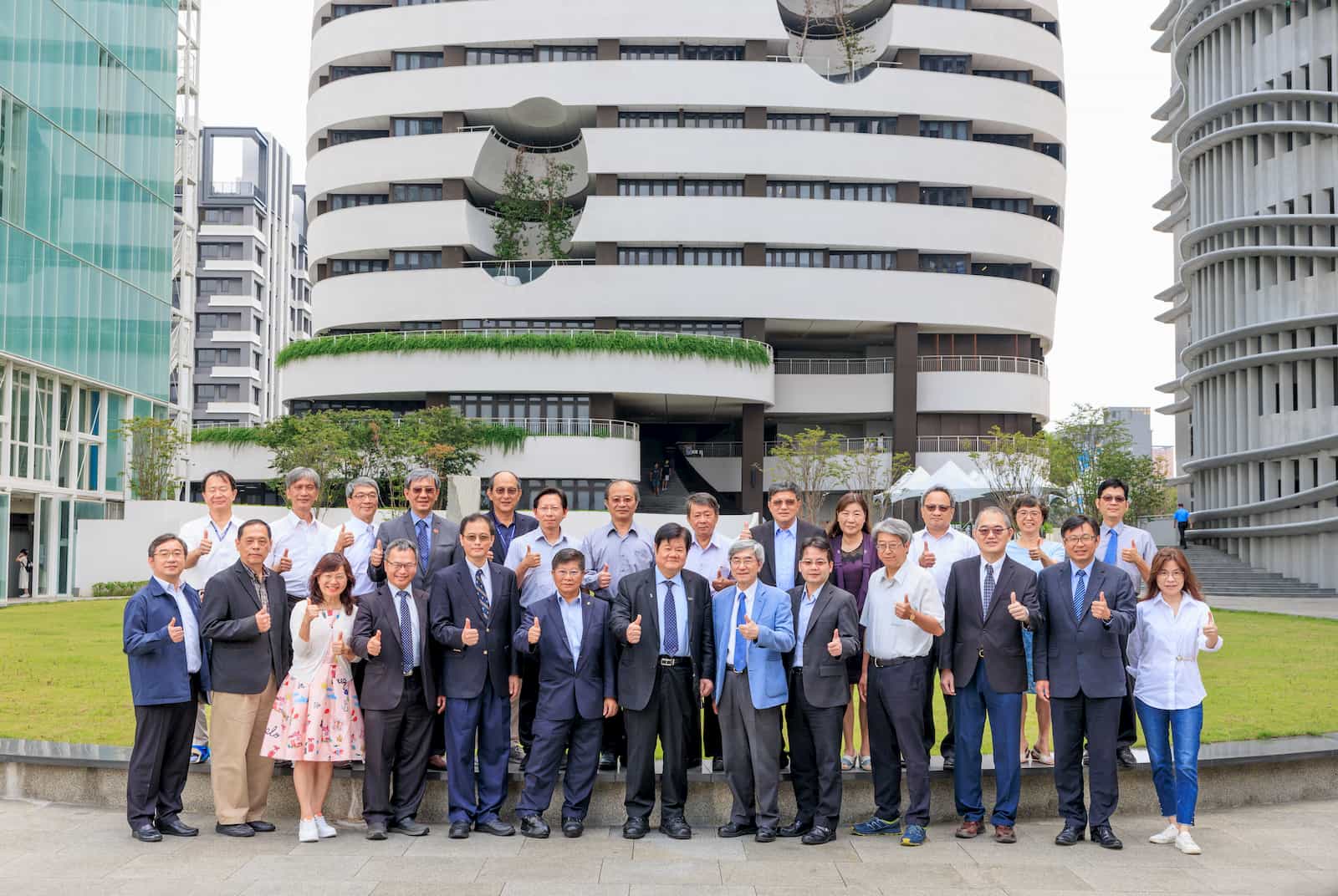 中醫大榮獲2024年《遠見雜誌》台灣最佳大學排行榜醫學類龍頭