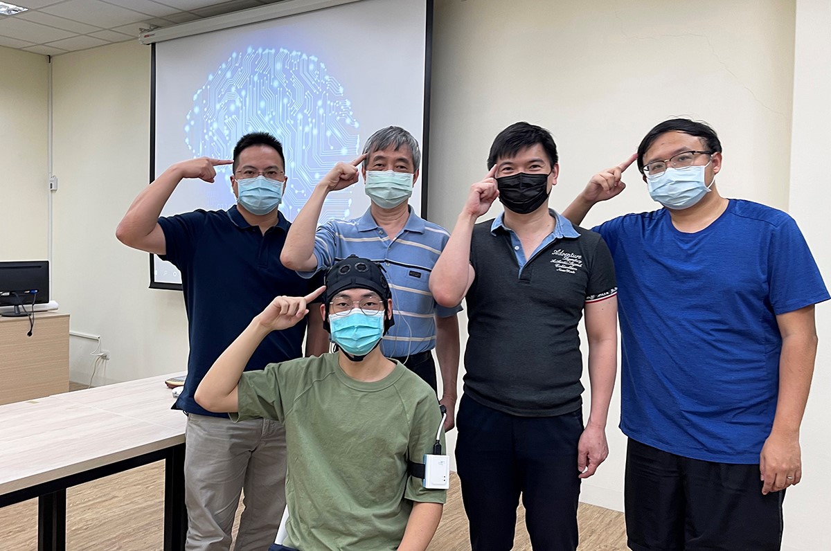 零接觸的未來世界　中央大學AI腦波研究團隊跨足未來學