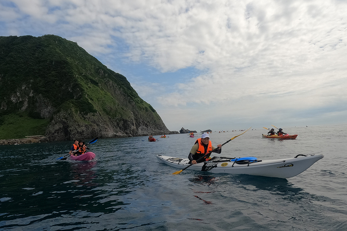 海大畢業生划獨木舟繞行基隆嶼 展現挑戰自我極限的精神